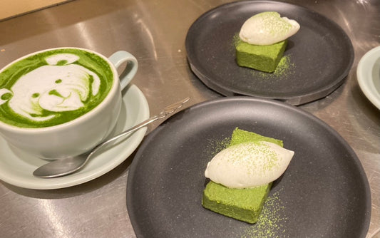 温かい抹茶ラテのお供に濃厚なテリーヌをぜひ!